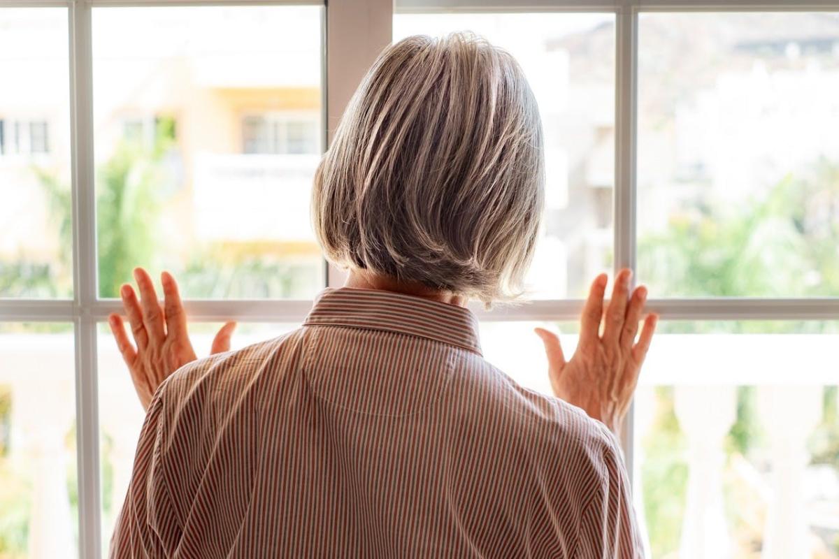 'Wat als thuis wonen niet meer mogelijk is?' - familiegroep dementie © shutterstock 'Wat als thuis wonen niet meer mogelijk is?' - familiegroep dementie © shutterstock